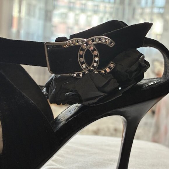 CHANEL 100% Authentic Vintage Heeled Sandals - Picture 13 of 16